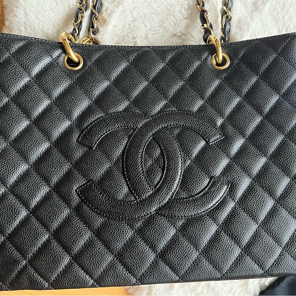 CHANEL Grand Shopping Tote in Black Caviar Leather - Picture 3 of 15